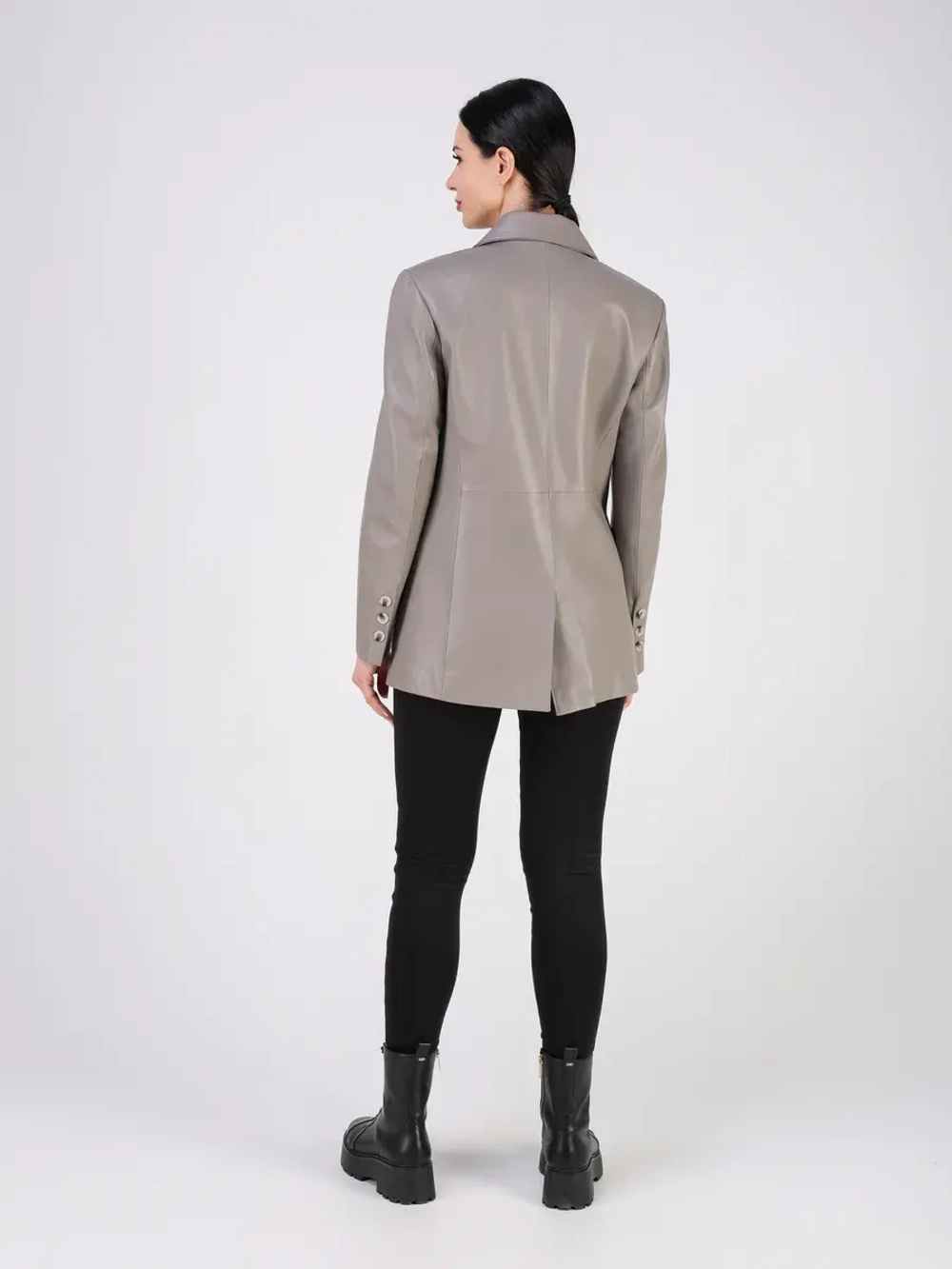 Кожаная куртка демисезонная блейзер