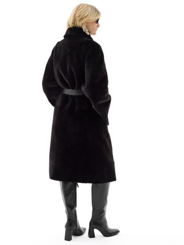 Двусторонняя дубленка шоколадного цвета с поясом