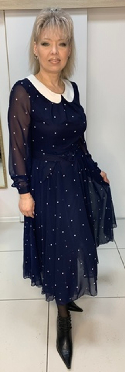 Нарядное платье с белым горошком и белым воротником