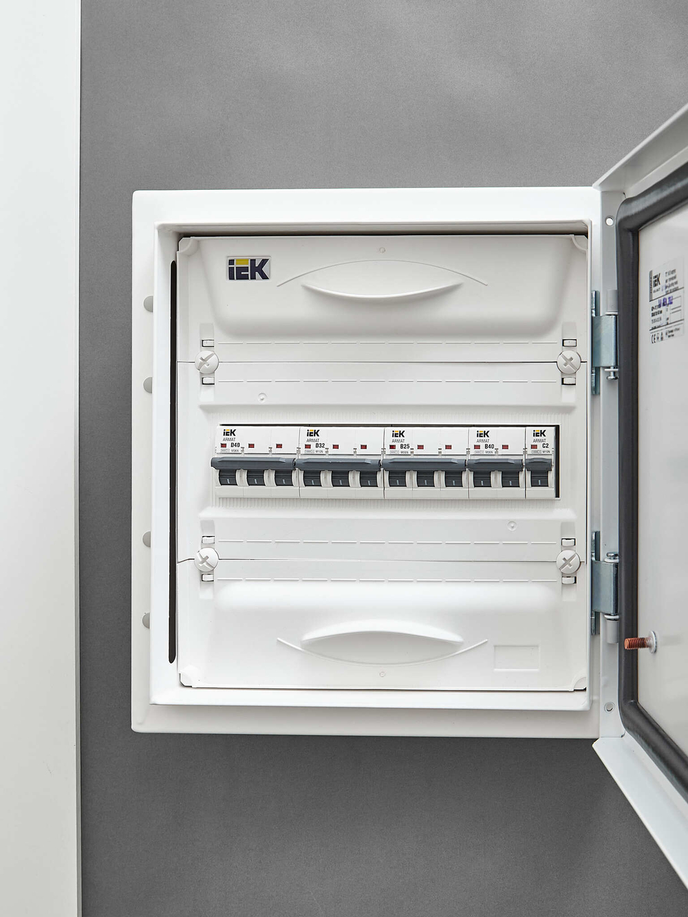 ARMAT Автоматический выключатель M10N 3P D 32А IEK