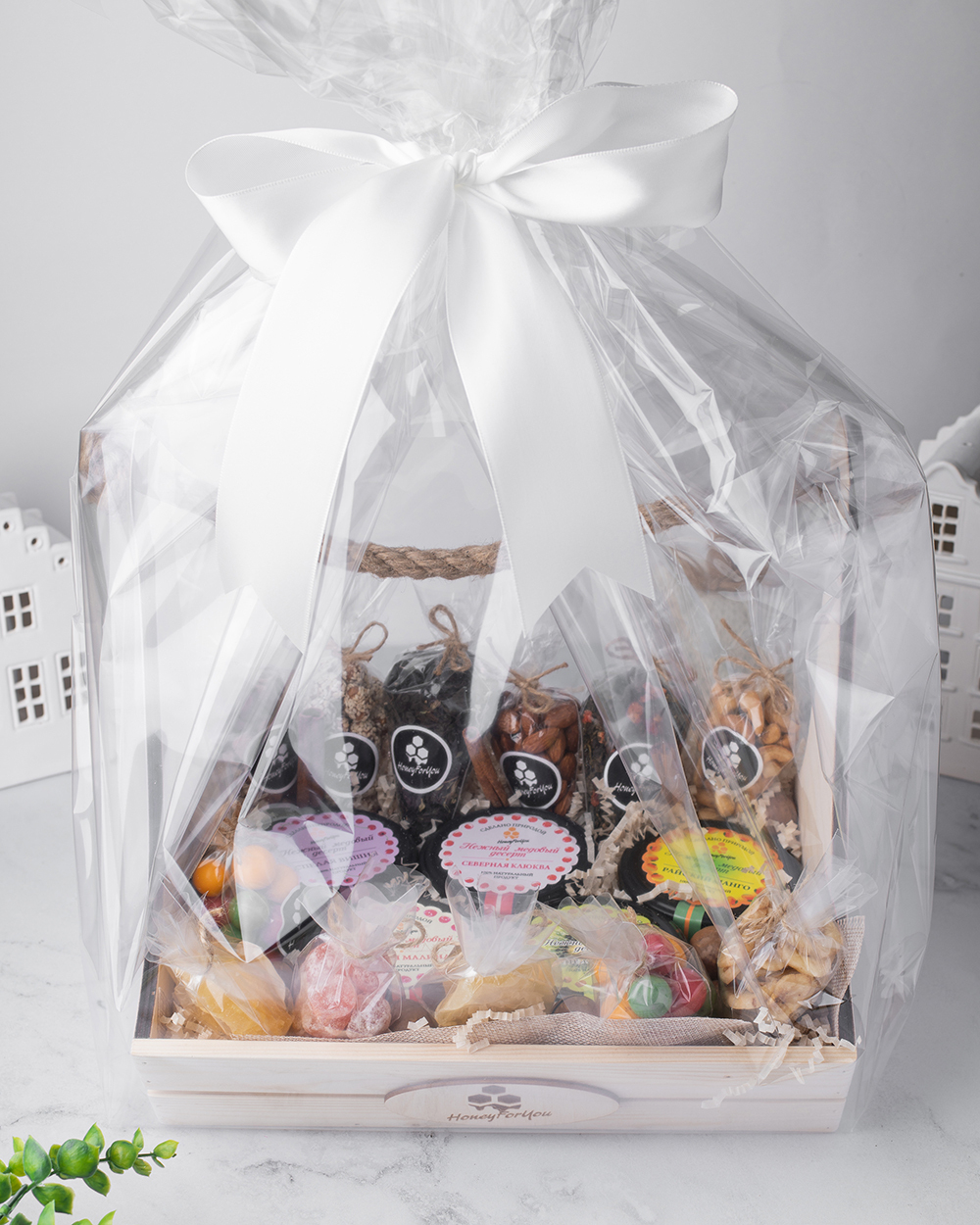 Подарочная корзина с крем-медом, орехами и сухофруктами