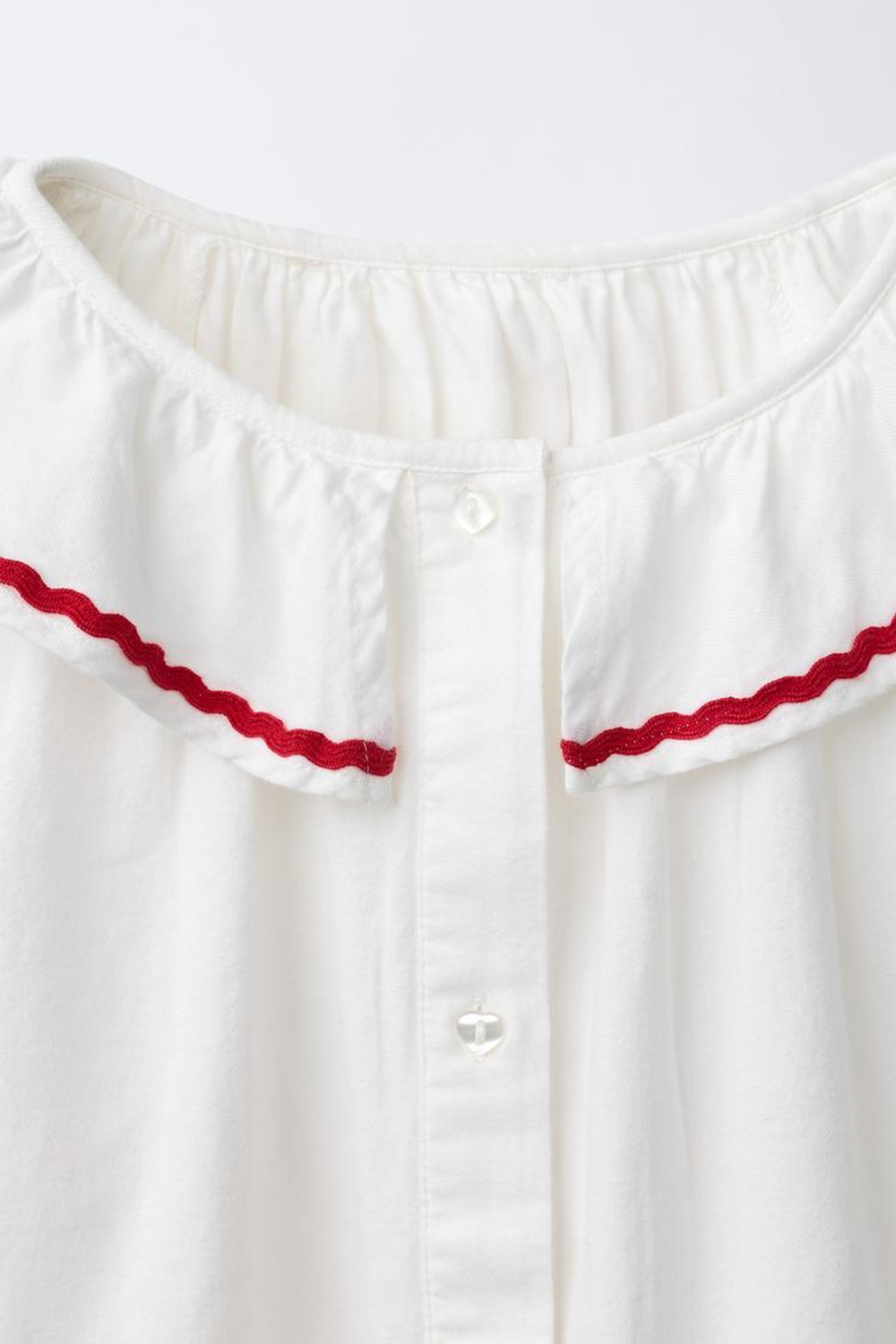 ZARA ПИЖАМА С ВОЛНИСТЫМ КРАЕМ И СЕРДЦЕМ, ЭКРЮ