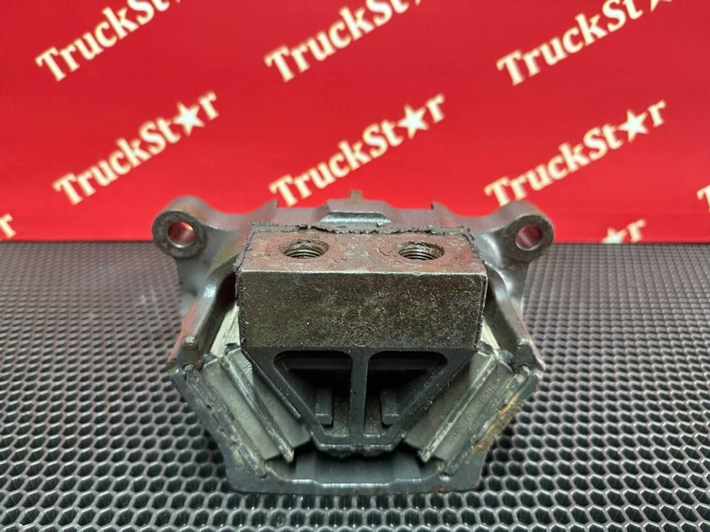 Подушка двигателя задняя