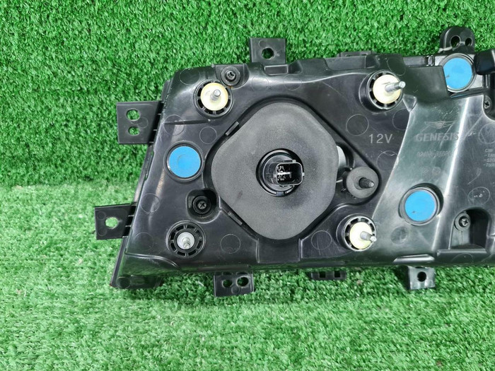 Фонарь левый внутренний Genesis GV80 (2020-2023)