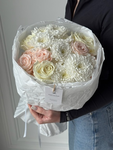 Букет сборный в кремовых оттенках размер S