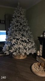 Заснеженная елка с гирляндой «Камчатская» теплый свет (Литая+пвх) 210 см / 2,1 м