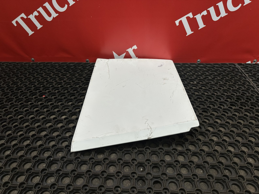 Спойлер кабины верхний правый