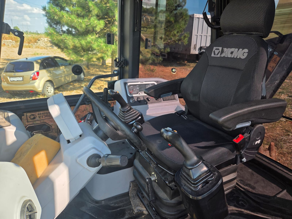 XCMG XC8* Экскаватор-погрузчик XC8-S2570  (Дизельный, 4,0 л, 100 л.с., АТ)