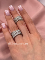 Кольцо серебристое многослойное с декоративными камнями в обрамлении страз