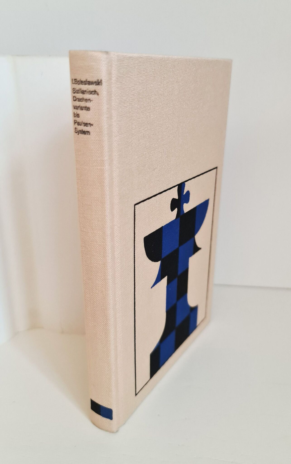 "Sizilianisch Drachenvariante bis Paulsen-System". Issak Boleslawski. Berlin 1977
