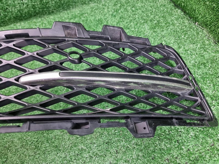 Решетка переднего бампера Genesis G80 (2020-2024)