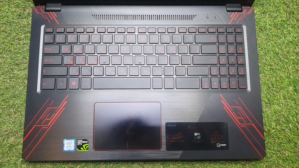 Игровой ASUS i5-8/6Gb/GTX 1050 2Gb/FHD/FX570U FX570UD-DM150T/Windows 10