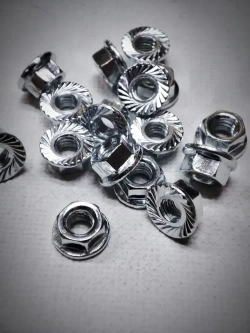 Гайка М4 с фланцем шестигранная, DIN6923 - 20 штук, стальная (оцинкованная) зубчатая, размер под ключ - 7мм