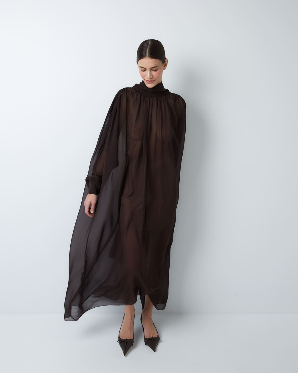 Платье с баской из шелкового шифона шоколад