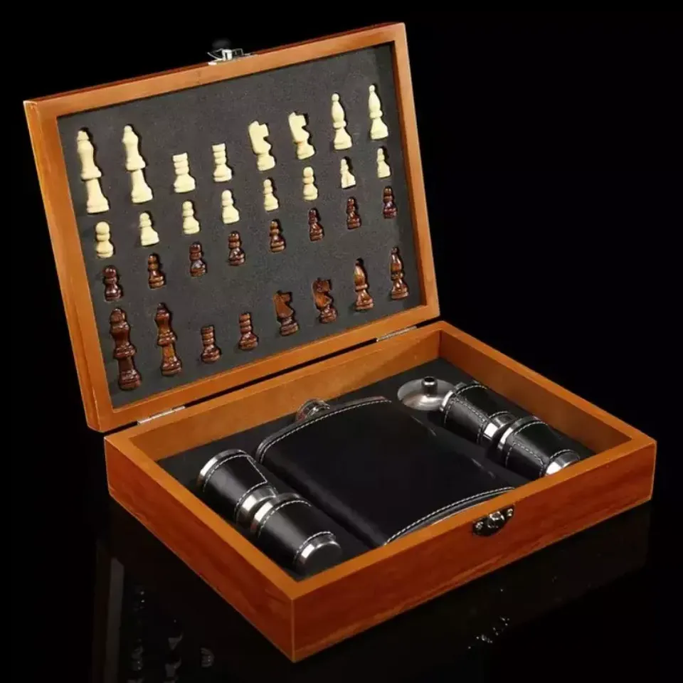 Набор 7в1 шахматы, фляжка 8 oz чёрный крокодил, 4 рюмки, воронка 3470684