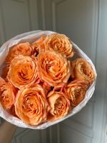 Моно букет из кустовых пионовидных роз в оранжевом оттенке