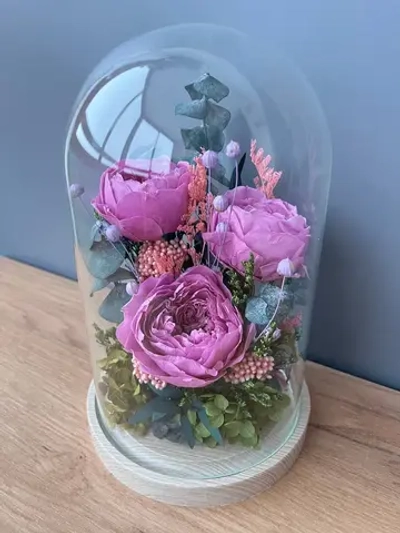 натуральные пионы в стекле