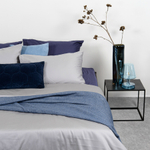 Плед из шерсти мериноса синего цвета из коллекции essential, 130х180 см