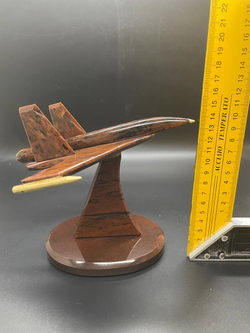 Истребитель из обсидиана в подарочной коробке