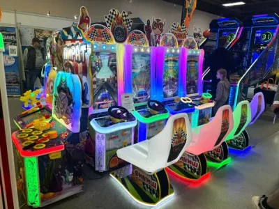 Двойной детский автомат с видеоиграми «Мотогонка»