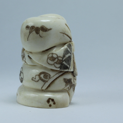 Нэцкэ Монах с мешком на плече