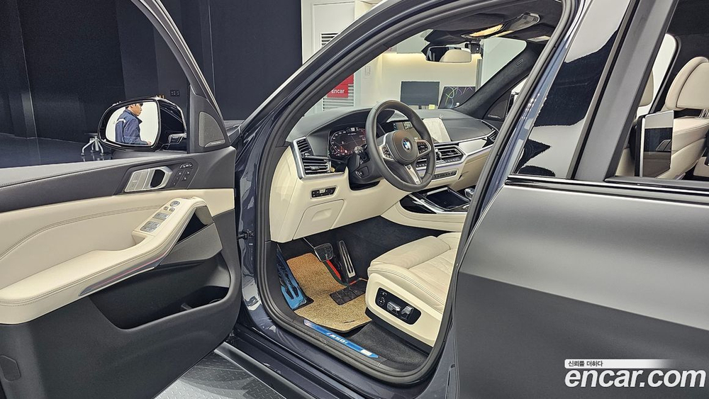 BMW X7 (G07) M50i 6-и местный (07.2022)