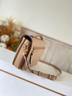 Louis Vuitton Pochette Metis