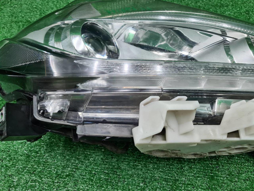 Фара правая Nissan Murano Z52 (2014-2022) LED