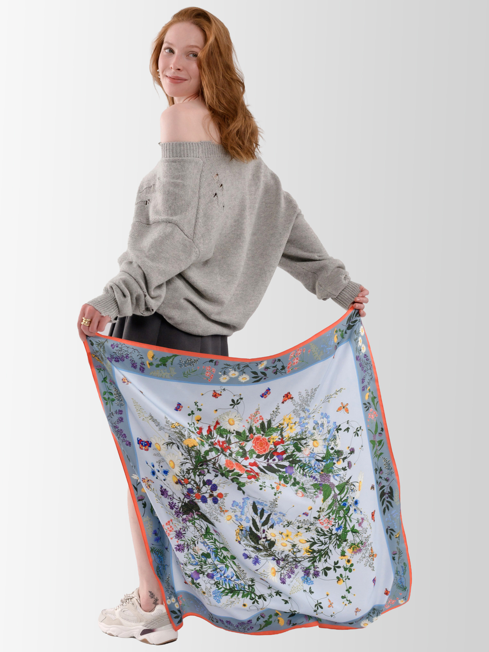 Платок «Русский полевой букет» серый 100% шёлк