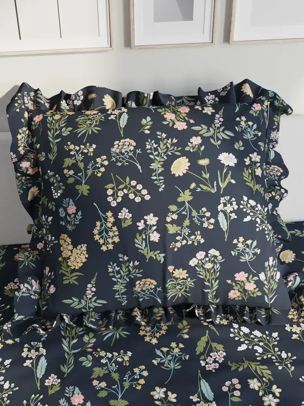 Декоративная наволочка с рюшами, оборками "Ботаника" 70х70 см, 1 шт, без молнии