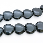 Халцедон черный (тонирован), сердце, размер около 15-16 мм, цена за 6 шт (1/4 нити)