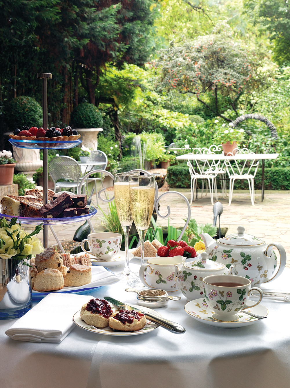 Wedgwood Кружка "Дикая клубника" 280 мл + крышка 40033825