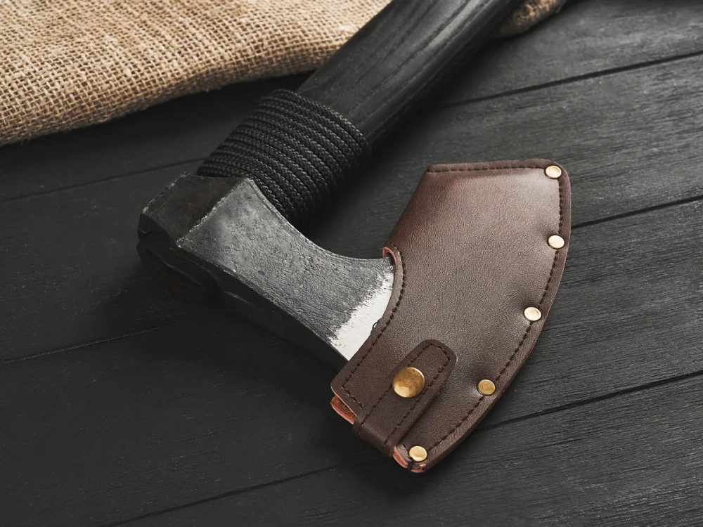 Кованый топор "Брату от брата", гравировка "Скорпион", рукоять черный мореный ясень