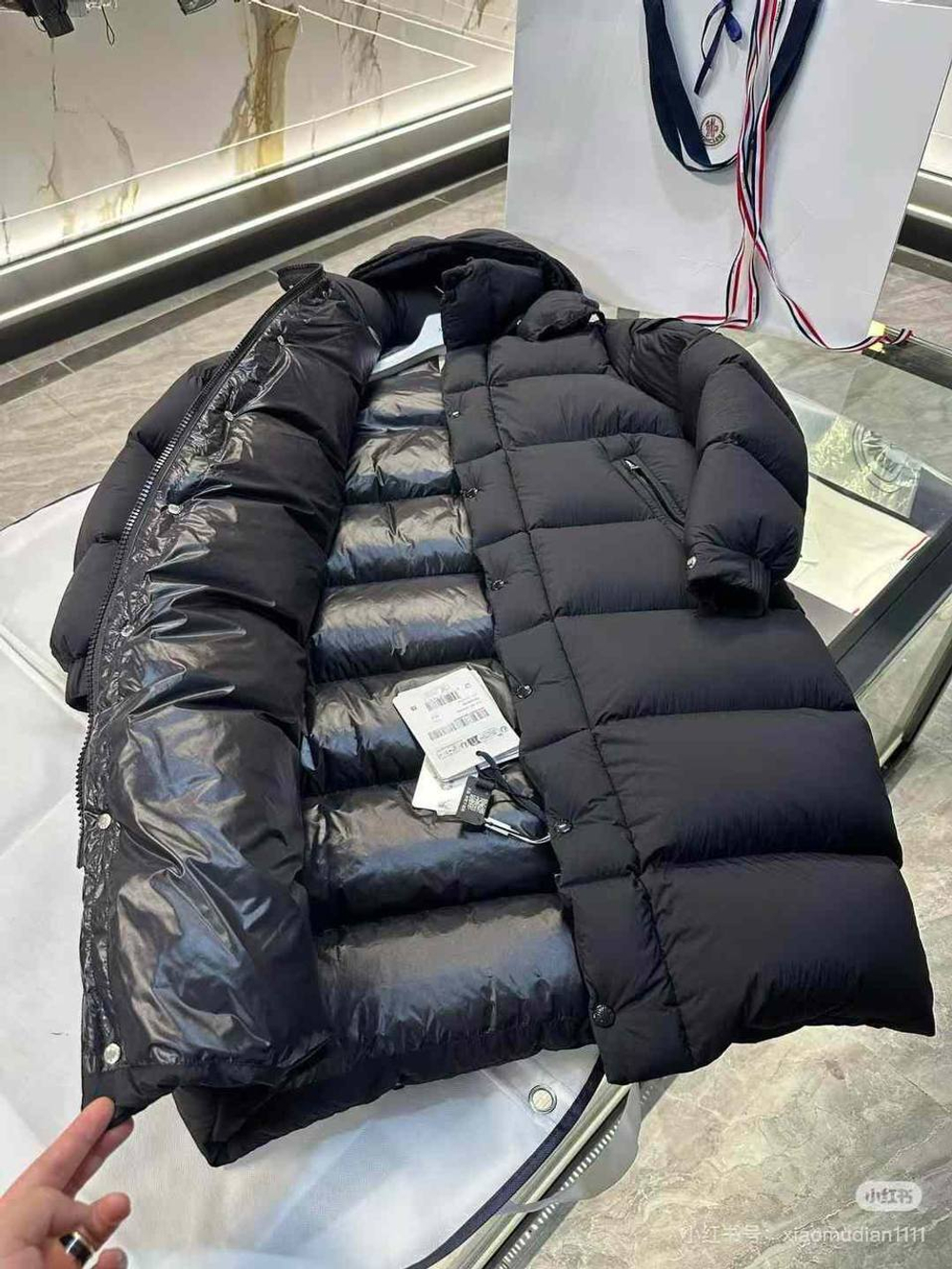Пуховик Moncler