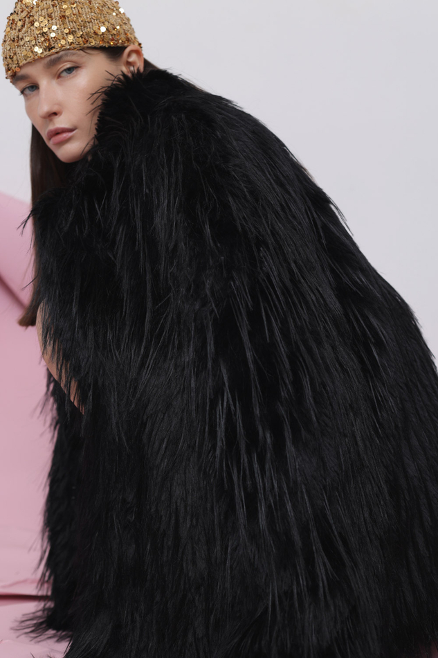 Шуба из эко-меха страуса черная