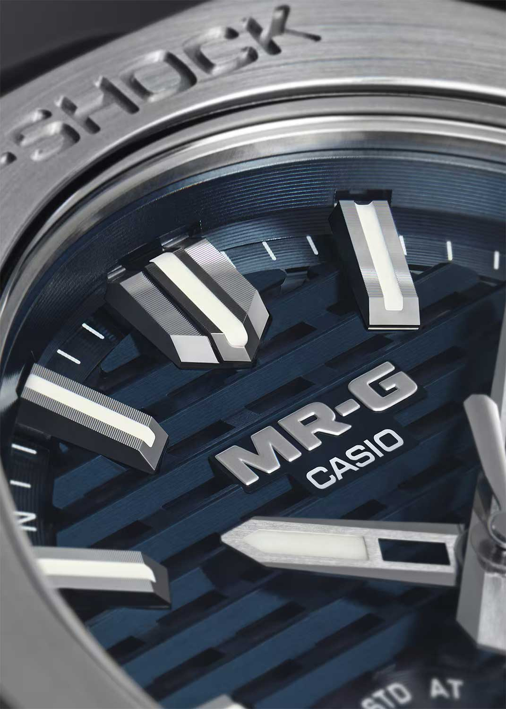 Часы Casio MRG-B2100D-2A