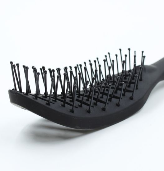 Щетка MASTER Professional 019 вогнутая черная