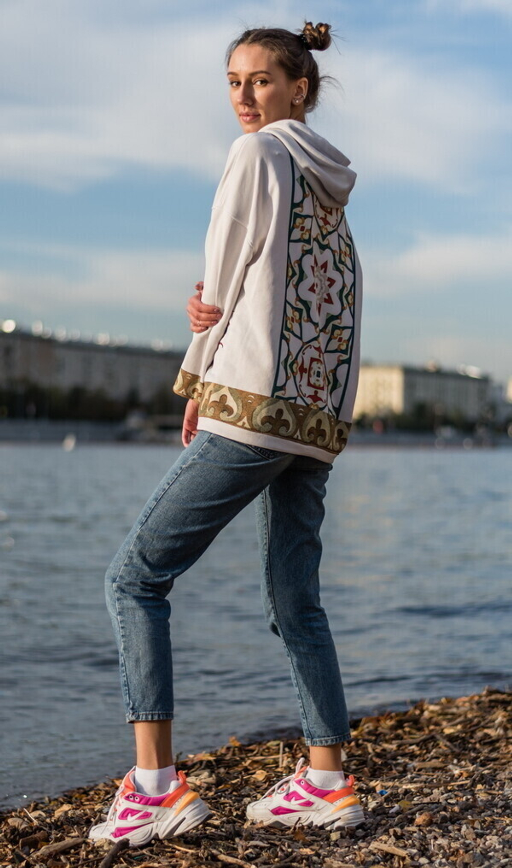 Худи "Скифы", по мотивам войлочного ковра I в. до н.э Пазырыкской культуры восточных скифов