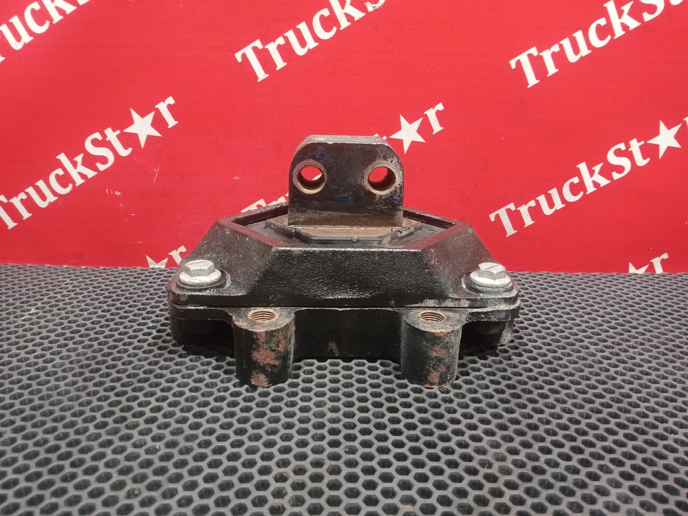 Подушка двигателя 2020г