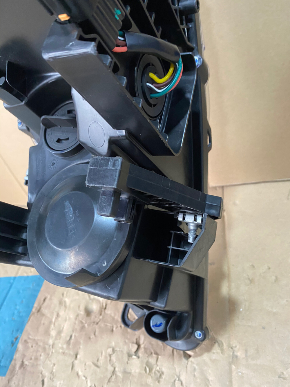 Nissan Qichen D60 оригинальная фара (галоген/LED)