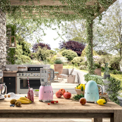 Чайник 1.7л Smeg Стиль 50-х годов зеленый Италия в интерьере