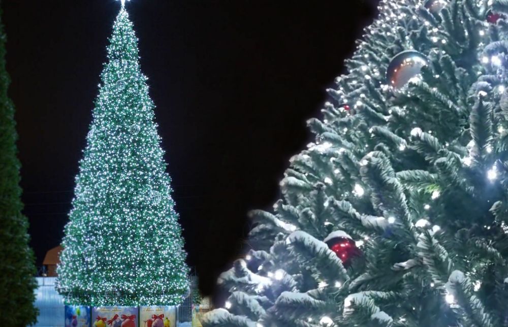 Светодинамическая елка каркасная - встроенная гирлянда: холодный свет - "Уральская" 18 м