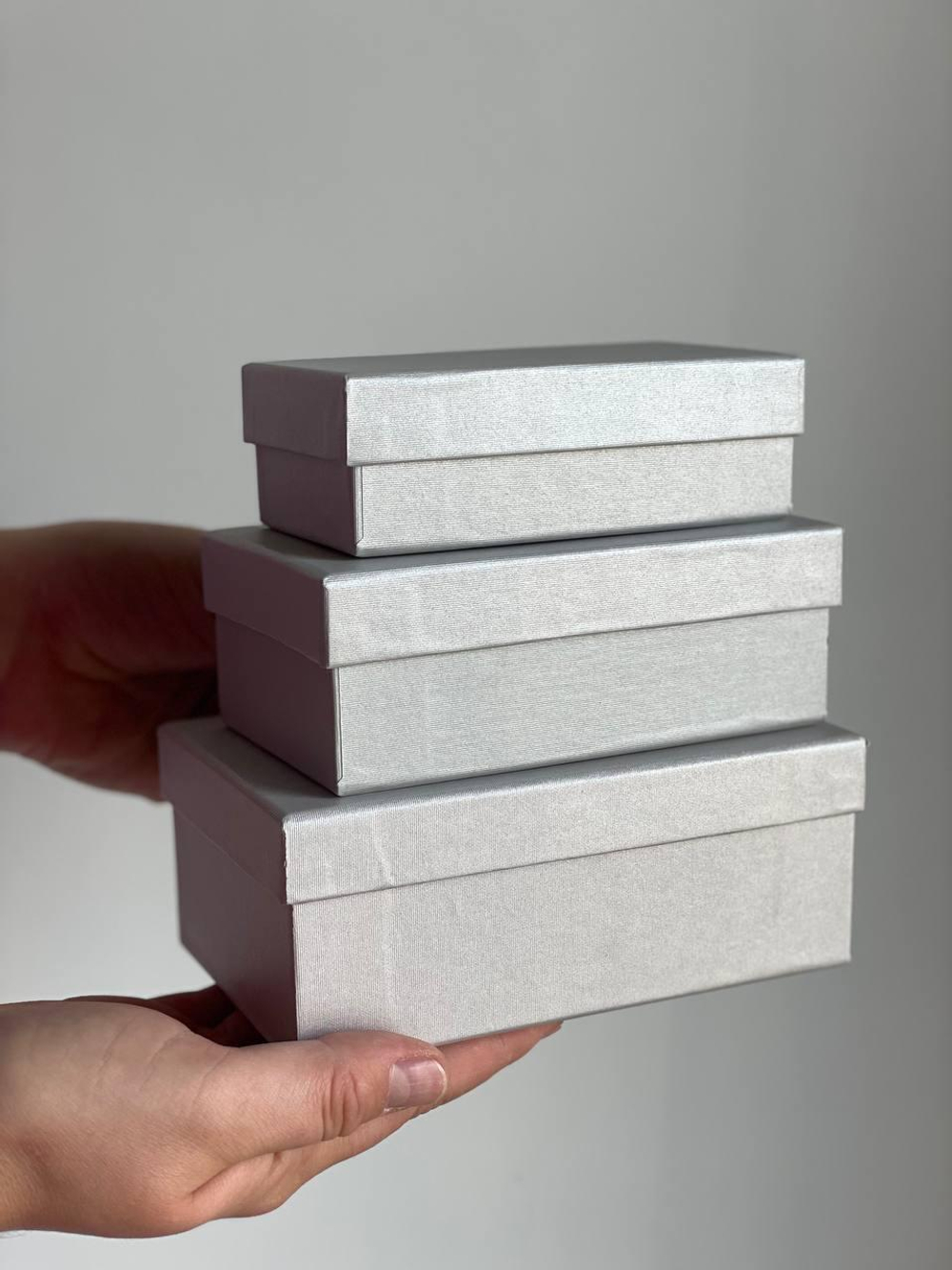 Коробка 2 тисненая серебро 150x95x60