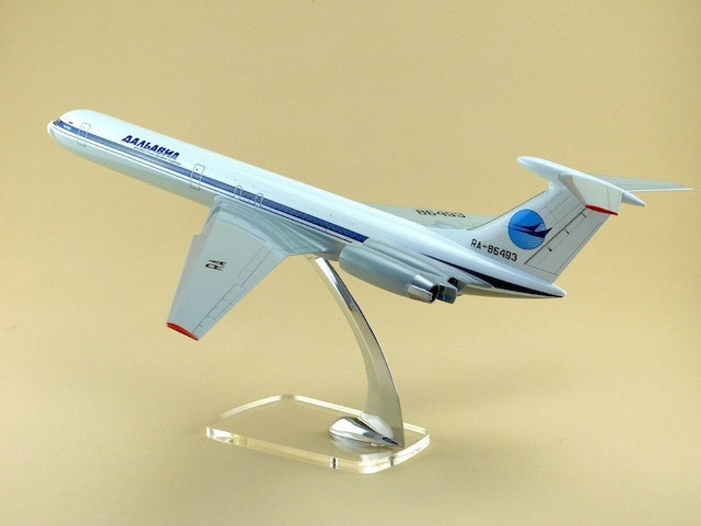 Модель самолета Ил-62М (М1:100, Дальавиа)