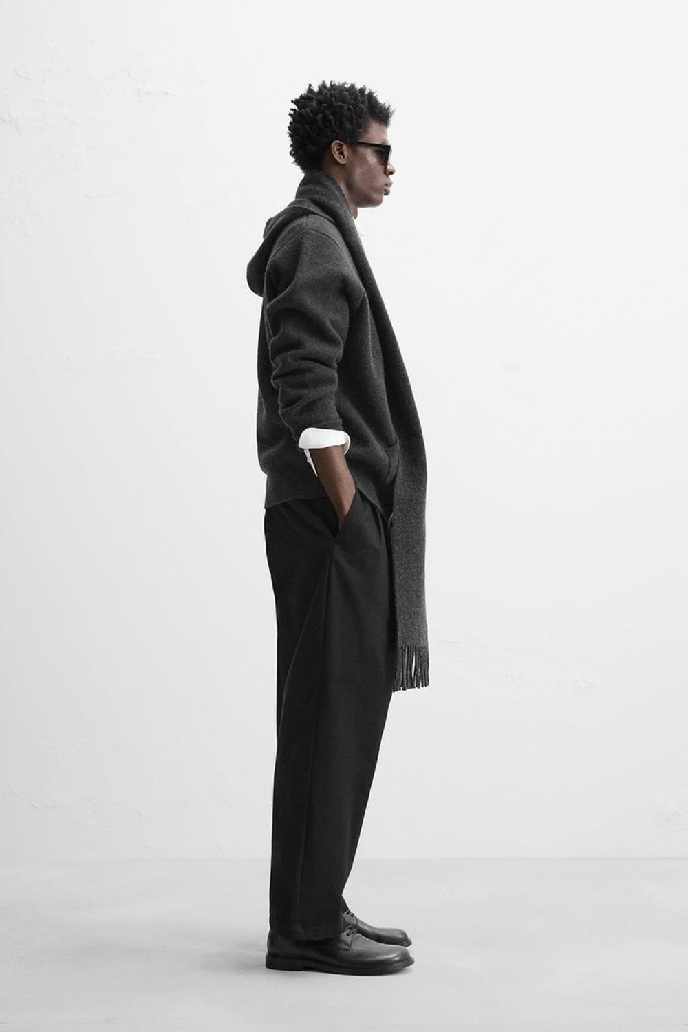 ZARA БРЮКИ С ЗАЩИПАМИ, ЧЕРНЫЙ