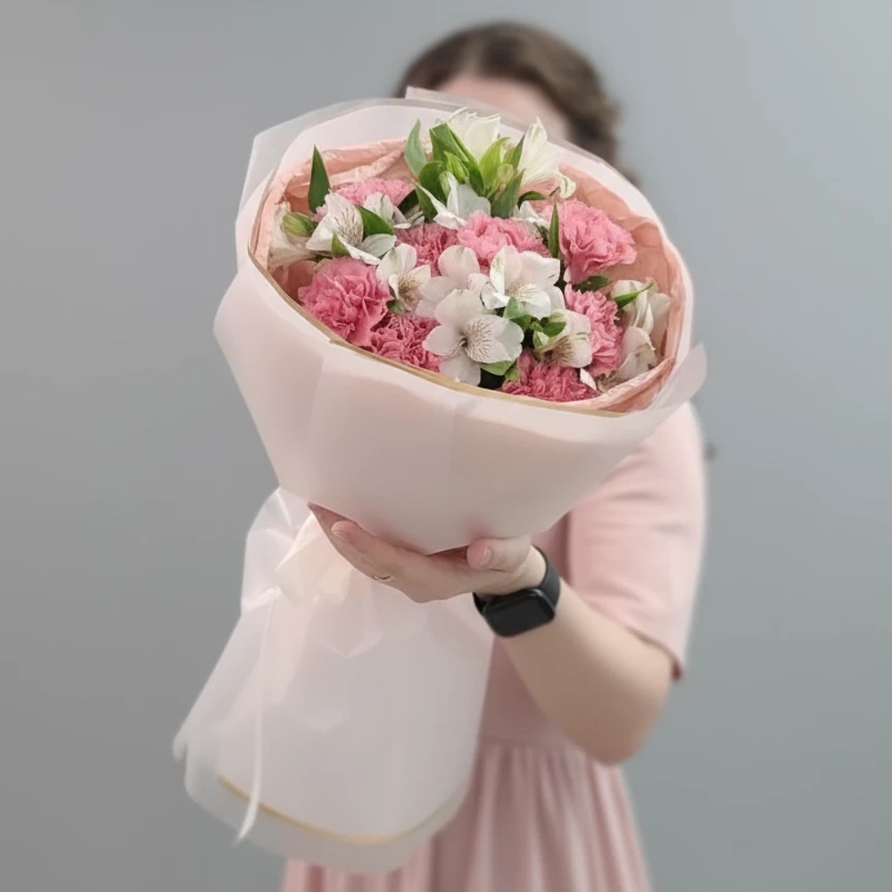 Букет «Малиновые сны» — 11 диантусов и 6 альстромерий