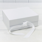 Коробка сборная 20х18х8 см на магнитах (Белый)