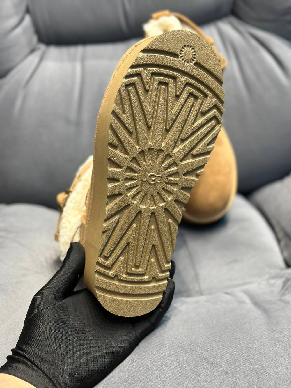 UGG