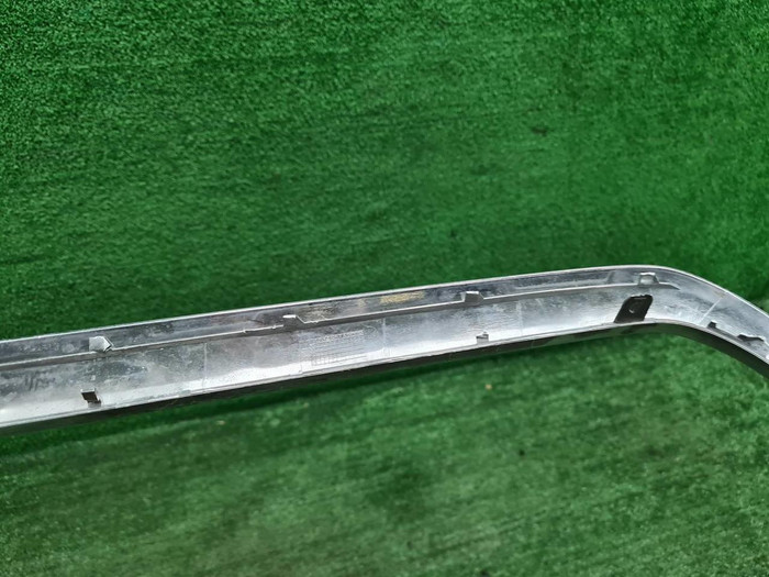 Молдинг решетки радиатора Mercedes S W223 (20-нв)