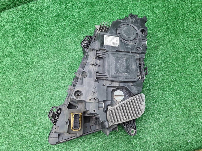 Фара правая Volvo FH 4 (2013-н.в.) галоген